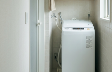 一人暮らし向け洗濯機のある洗面所